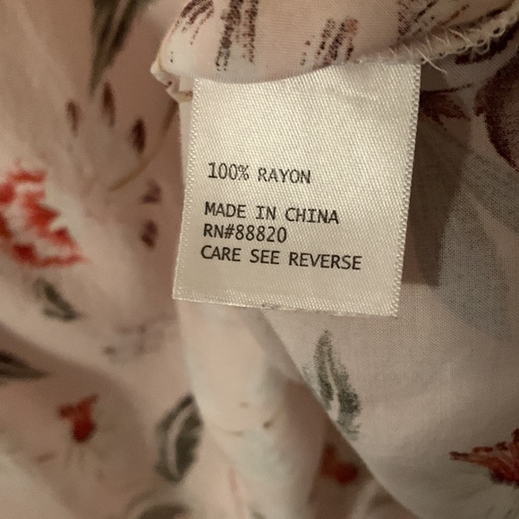 NWOT Lovely pink w/white, red & yellow flowers shirred v-neck collar blouse - Picture 10 of 11